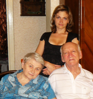 Георгий Рувимович Берх с женой Зинаидой Борисовной и внучкой Таней